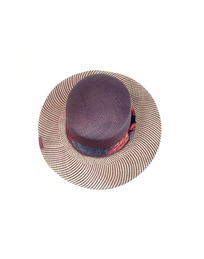 Sombrero canotier rayado cinto flores rojas broche colibri