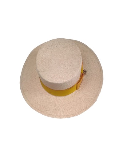 Sombrero canotier arena con cinto amarillo 