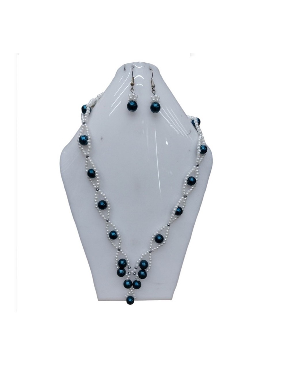 Conjunto de collar y aretes combinado