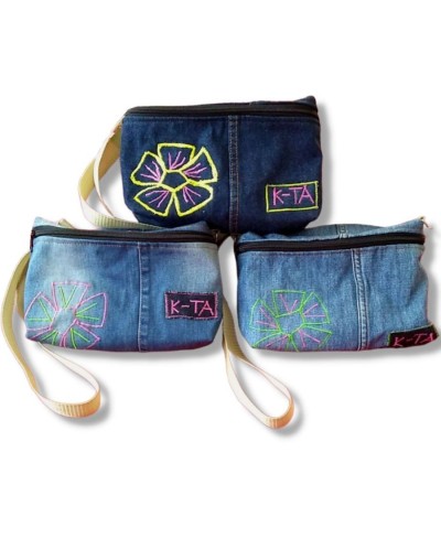Bolso en jean bordado