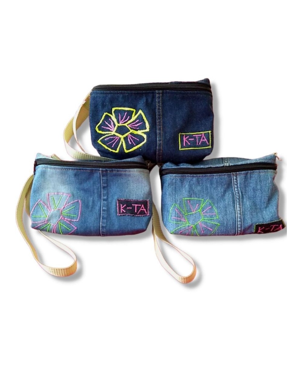 Bolso en jean bordado