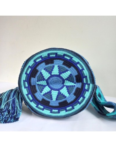Mochila wayuu decorada en pedreria azul