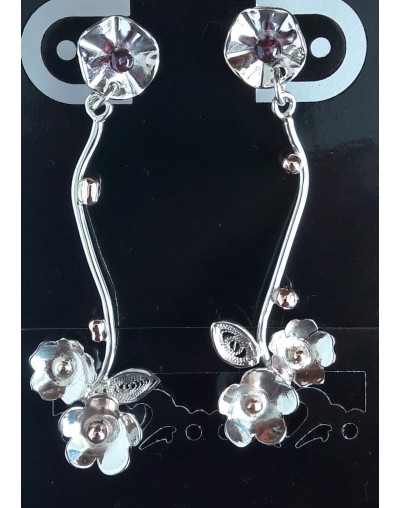 Aretes ciruelo en flor