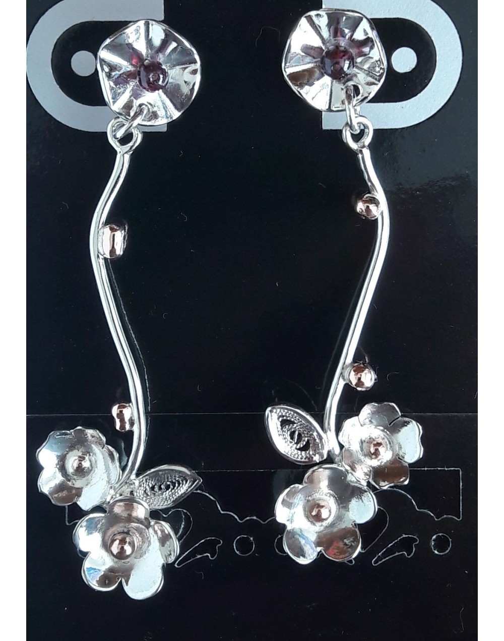 Aretes ciruelo en flor