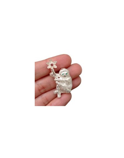 Broche perezoso de plata, esmeraldas y turmalina