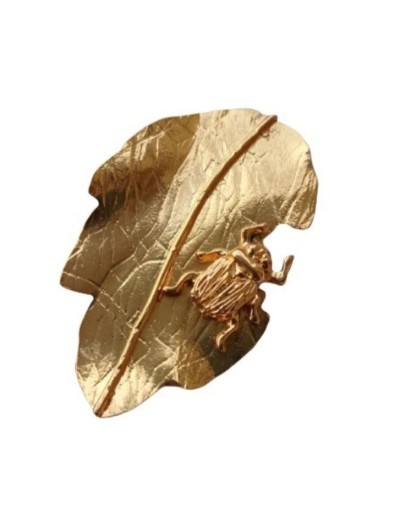 Broche escarabajo dorado