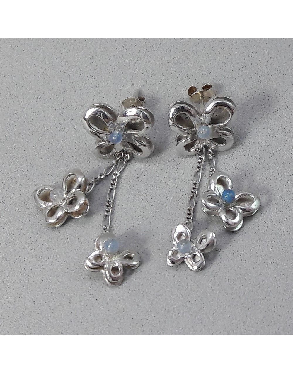Aretes mariposas volando