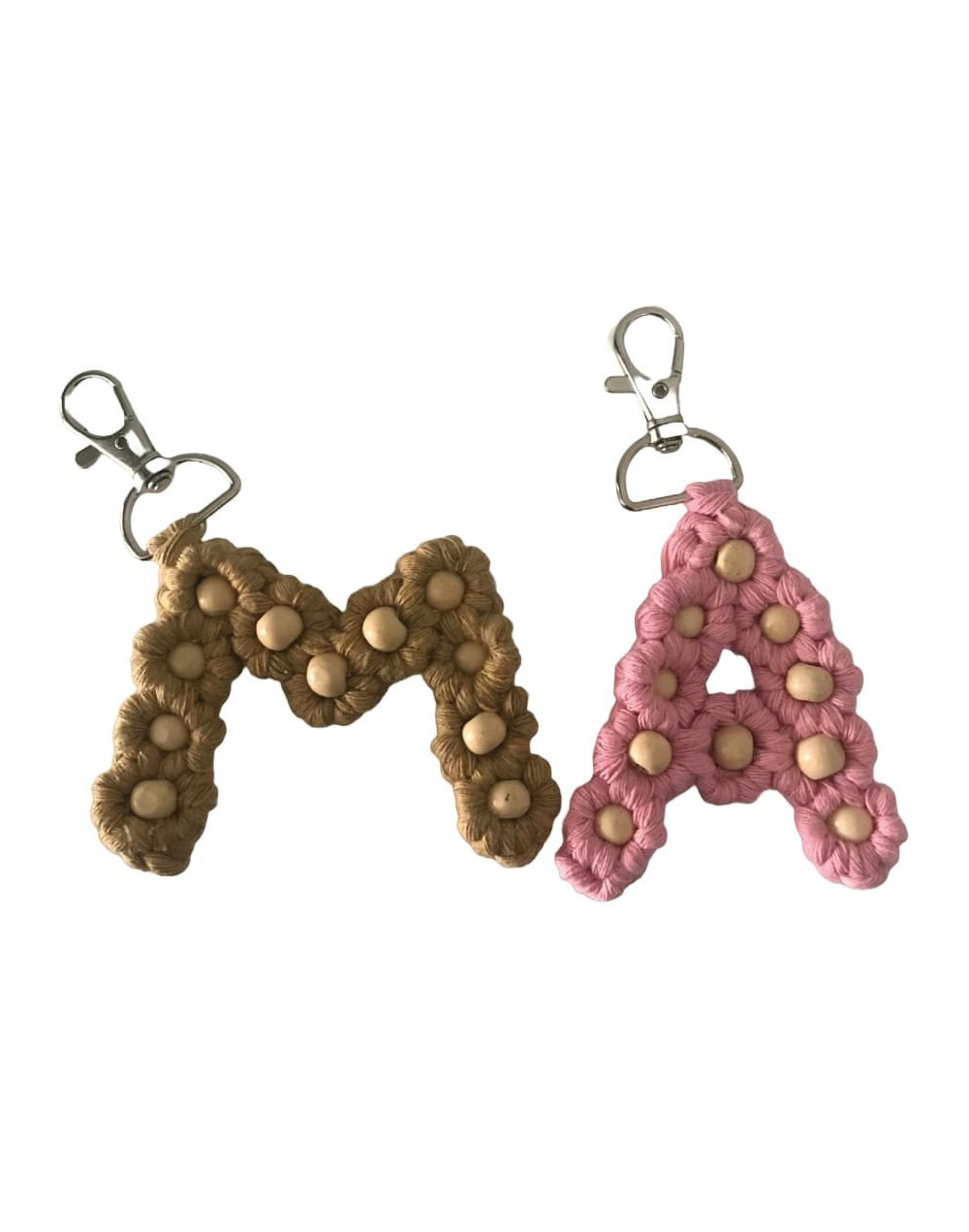 Llaveros en macrame con las iniciales