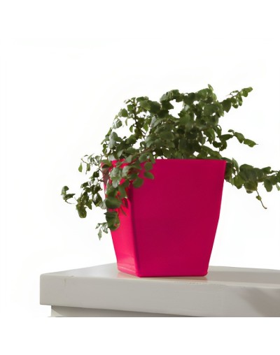Matera Magenta small Elaborada en plástico 100% Reciclado
