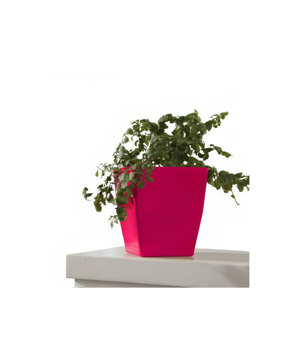 Matera Magenta small Elaborada en plástico 100% Reciclado