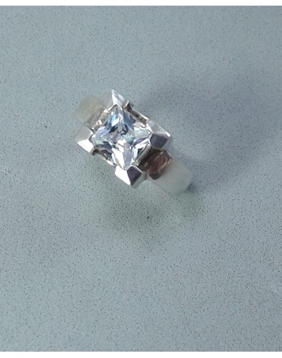 Anillo zircón