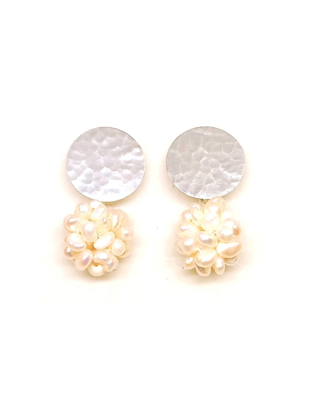 Aretes tejidos con perlas
