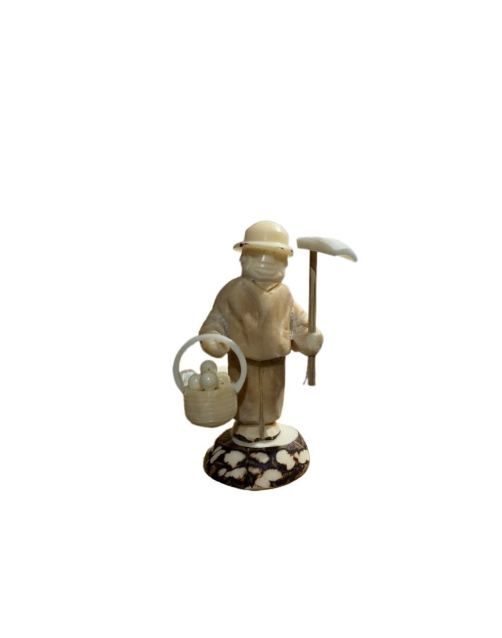 Artesania campesino tallado en tagua