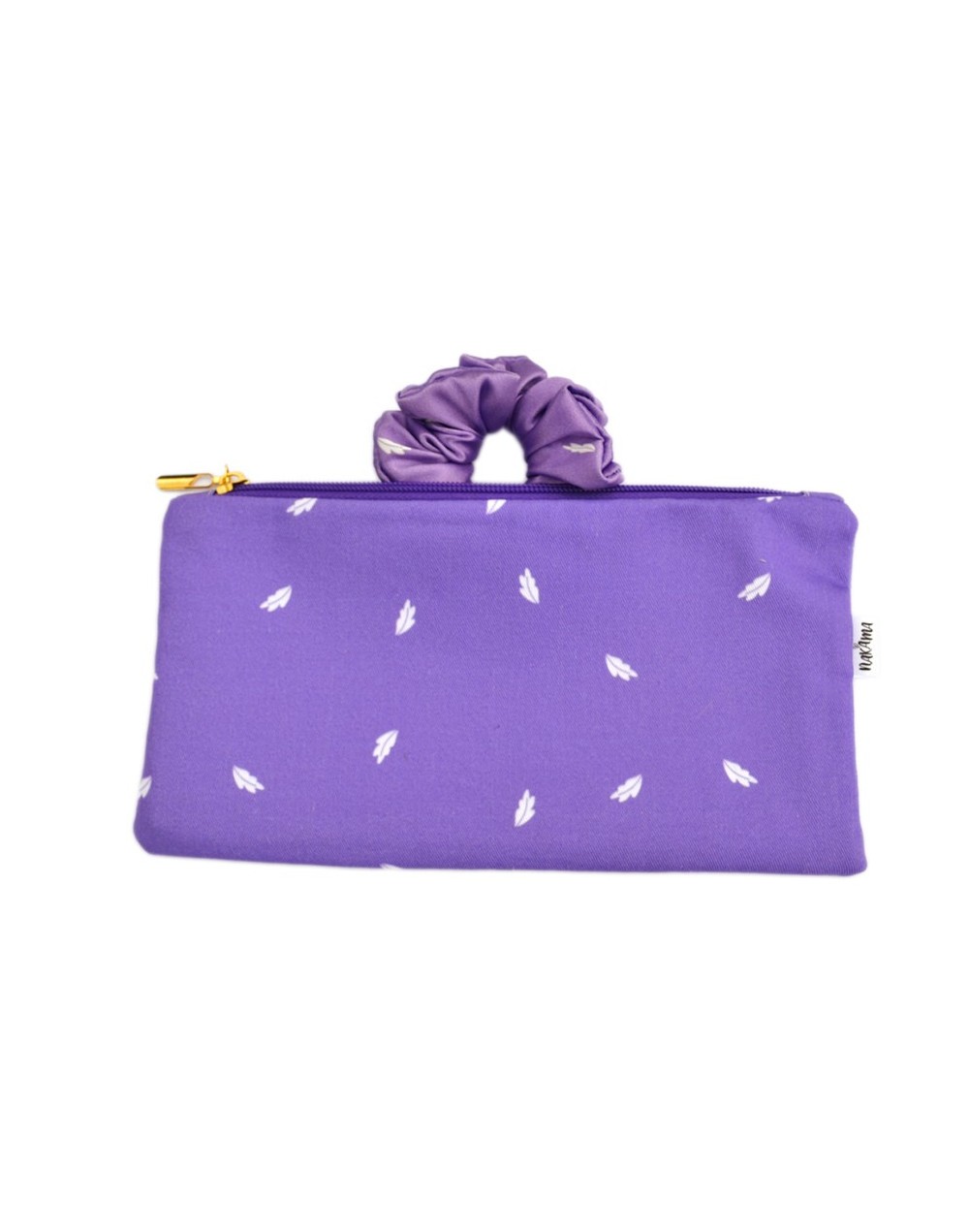 Cosmetiquera morada y bamba