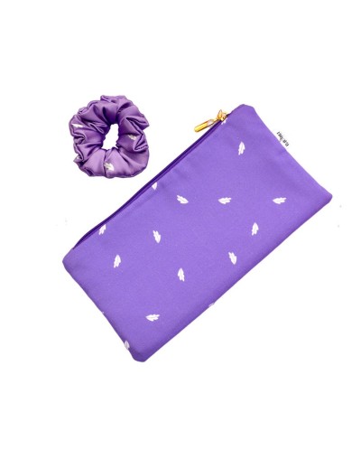 Cosmetiquera morada y bamba