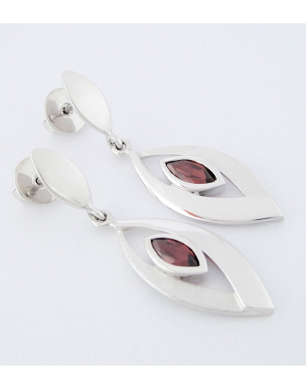 Pendientes En Plata Ley 950 Con Granates