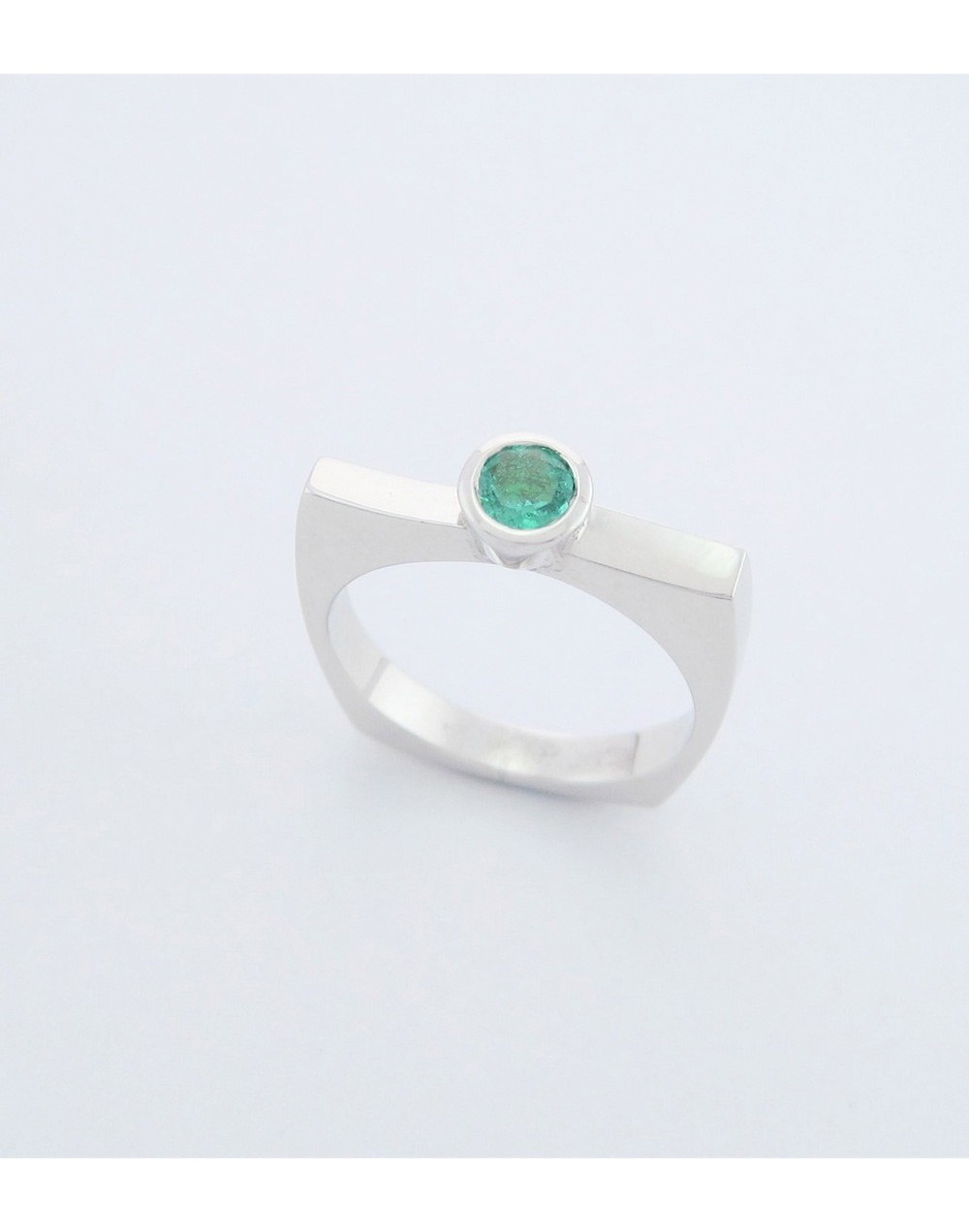 Anillo En Plata Ley 950  Con Esmeralda