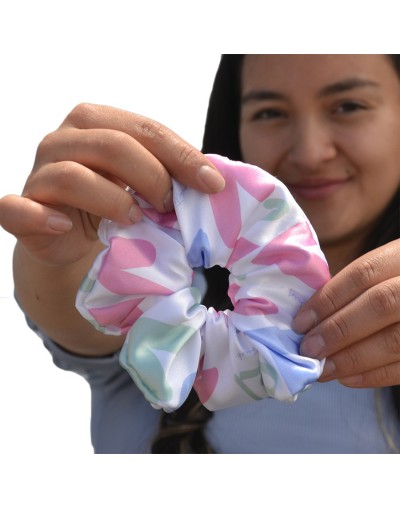Bamba scrunchie para el cabello blanco corazones