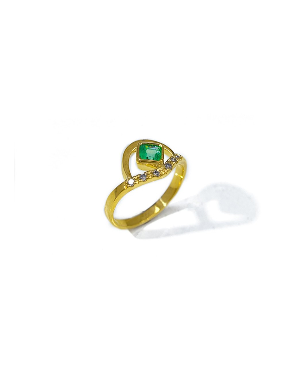 Anillo oro amarillo 18k diamantes y esmeraldas quezttema
