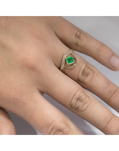 Anillo oro amarillo 18k diamantes y esmeraldas quezttema