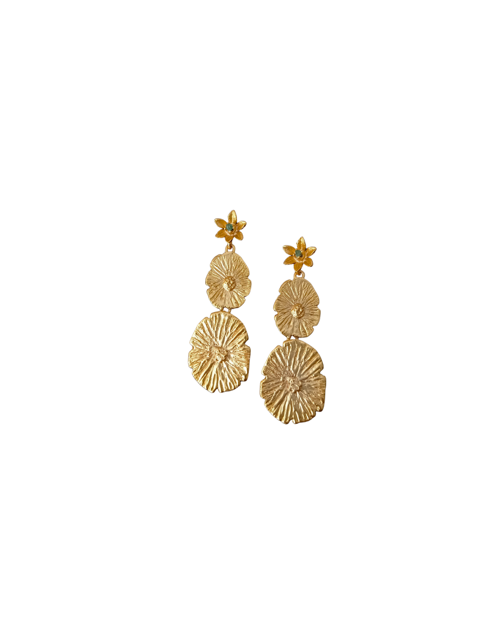 Aretes regia y flor dorada esmeraldas