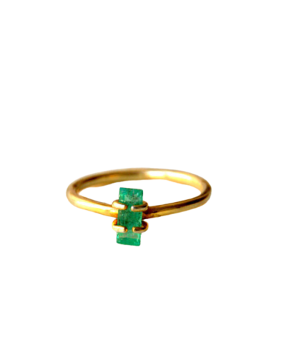 Anillo de oro y esmeralda