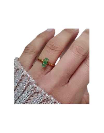 Anillo de oro y esmeralda