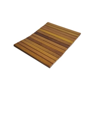 Individuales elaborados con excedentes de madera, con una base en material antifluidos.