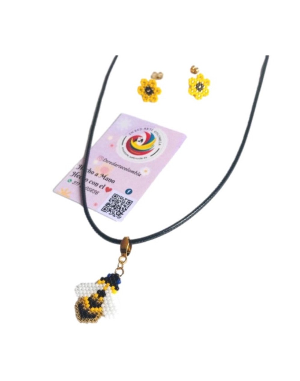 Set de collar y pendientes en miyuki  diseño de  abeja y flores