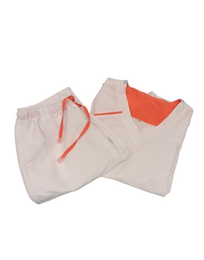 Uniforme de enfermería blanco