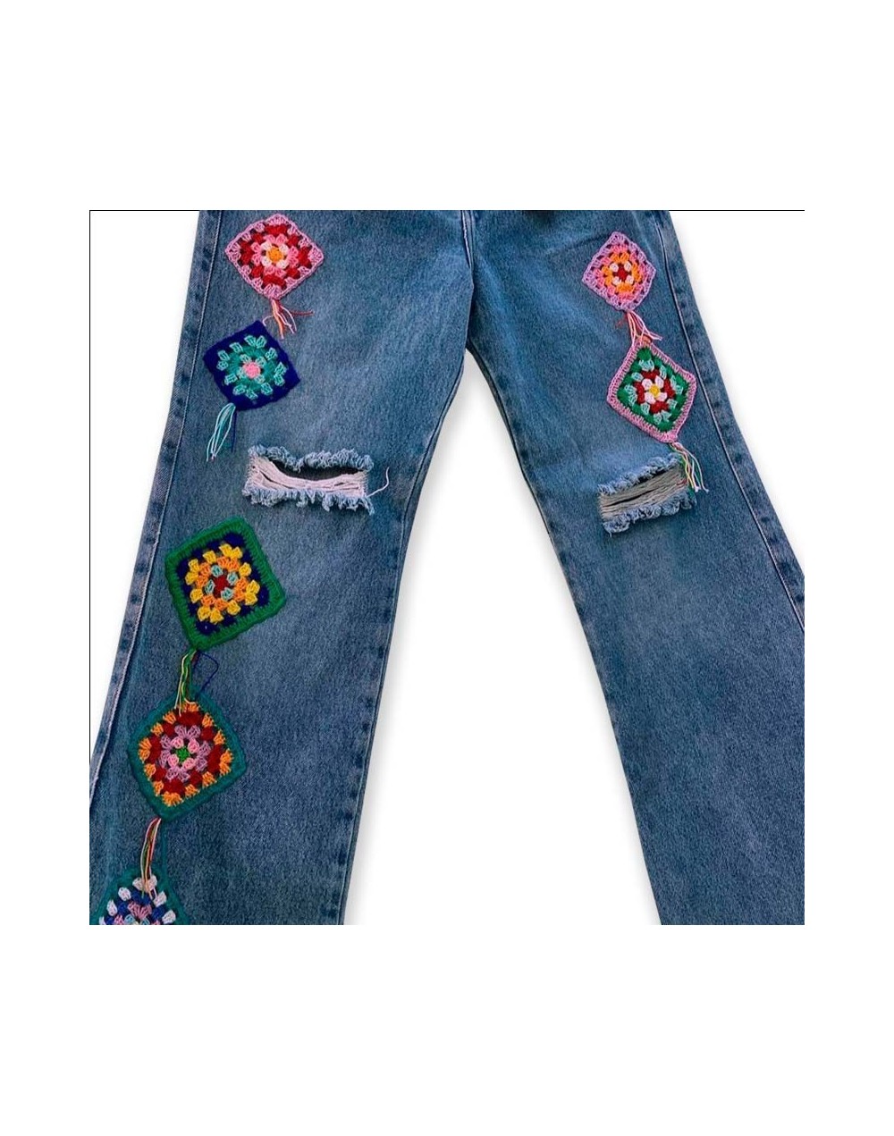 Jeans para dama, decorados con bordados y tejidos