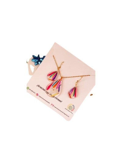 Juego de collar y aretes en flores de hortensias con pétalos de colores encapsulados en resina epoxi en acero dorado y plateado