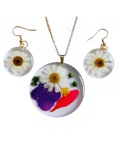 Conjunto de collar y aretes con flores margarita encapsuladas en resina epoxi 