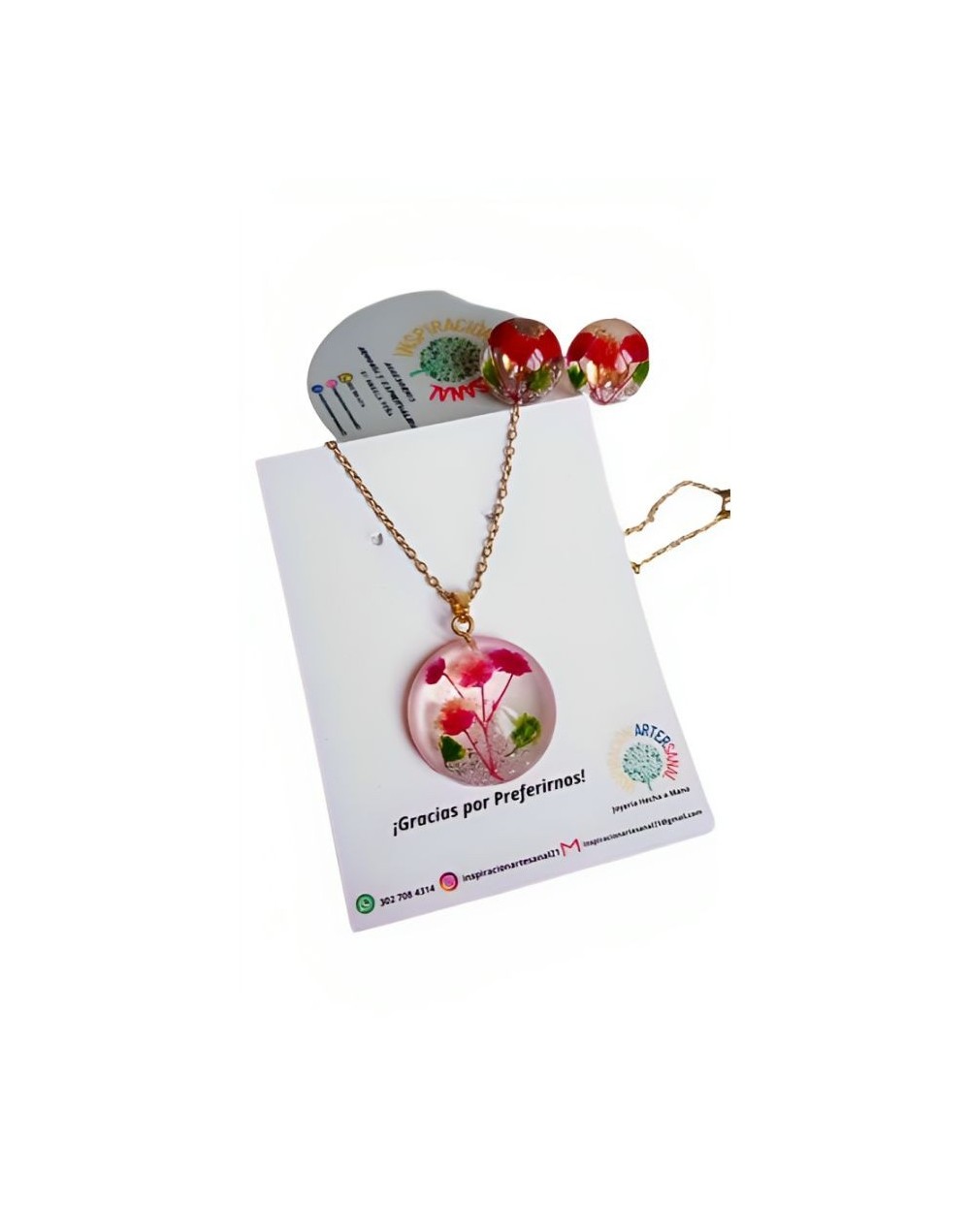 Juego de collar y topitos en flores gipsófilas rosadas encapsuladas en resina epoxi en acero para mujer.