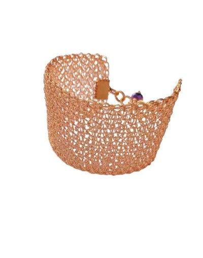 Pulcera tejida a crochet .