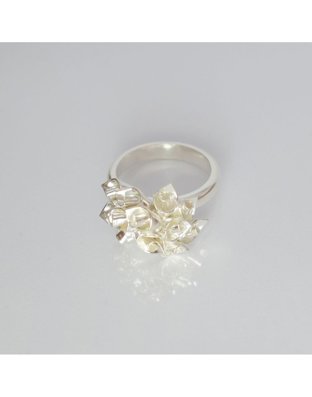 Anillo racimo flores de origami