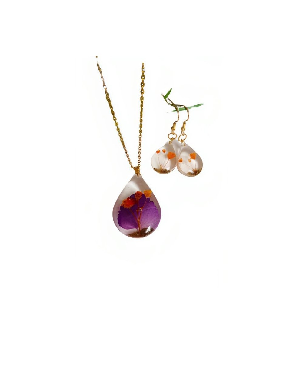 Juego de collar y aretes en pétalos naturales color morado y naranja  encapsulados en resina epoxi en acero 