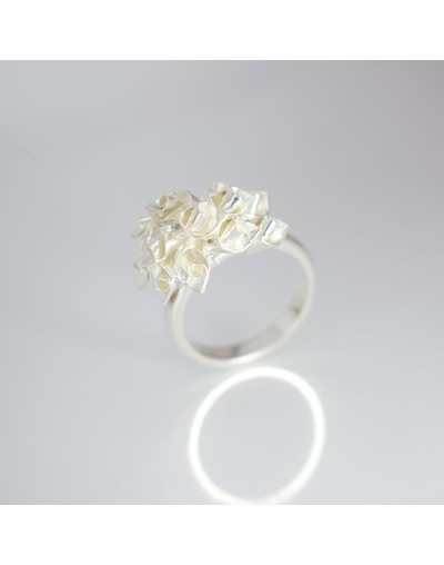 Anillo racimo flores de origami