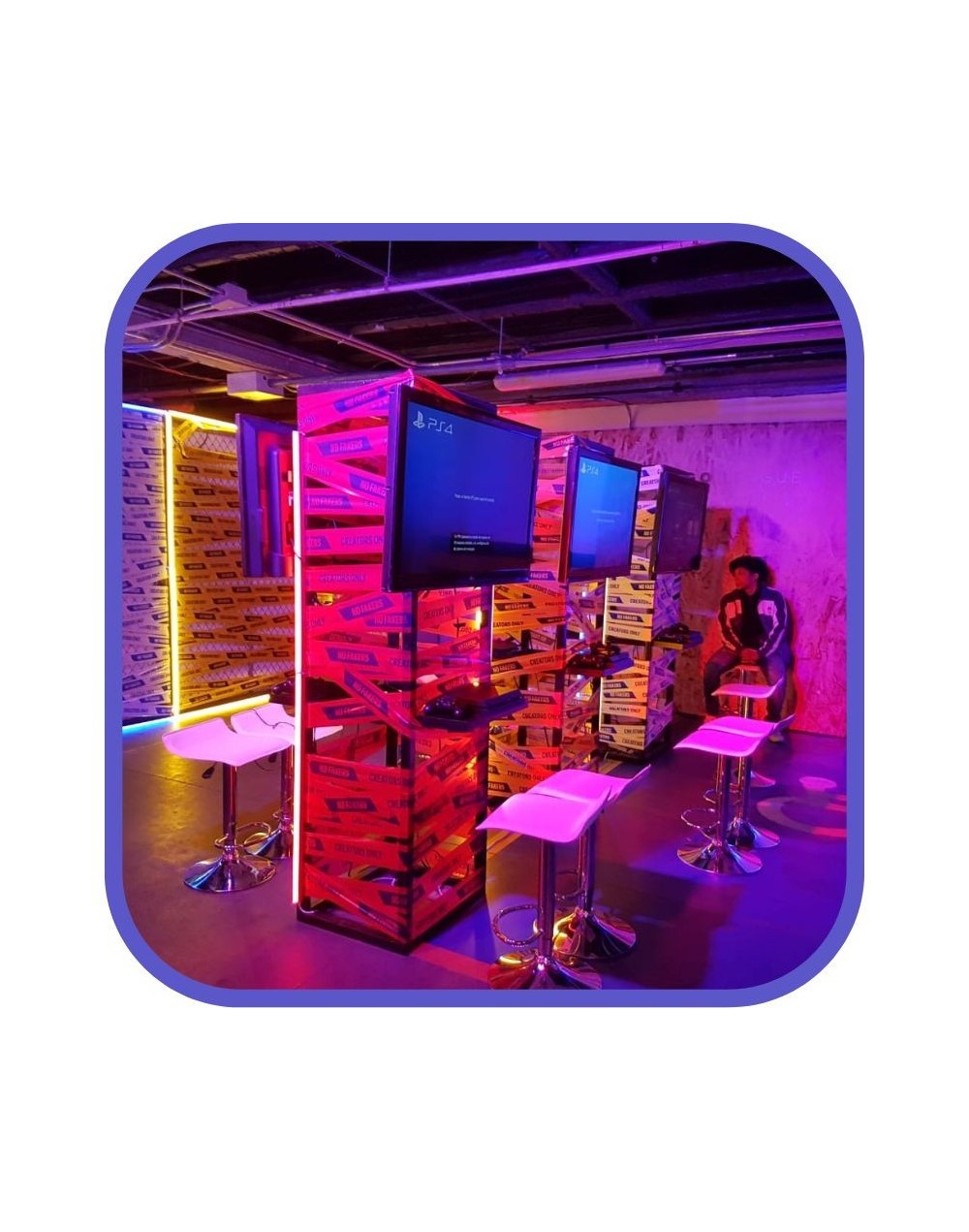 Alquiler de televisores qled full hd de 43 pulgadas con soporte de piso y bandeja