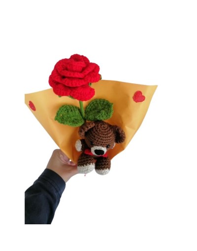 Rosa eterna con osito tejidos en crochet
