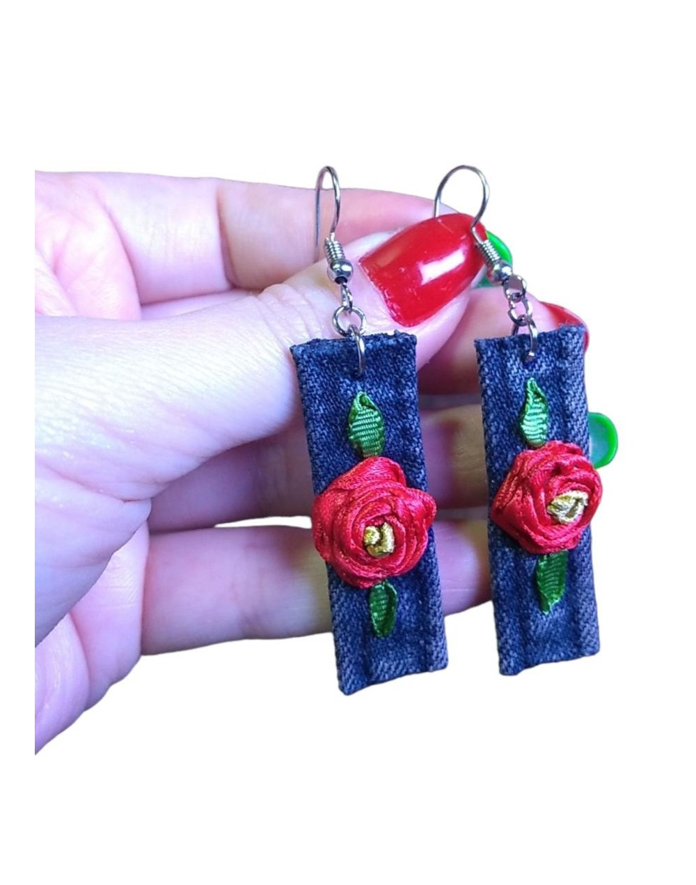 Aretes rosa bordada