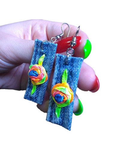 Aretes rosa bordada