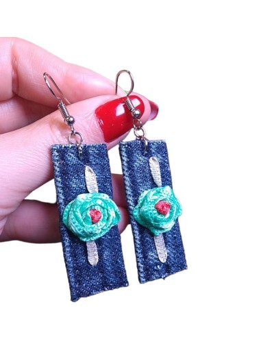 Aretes rosa bordada