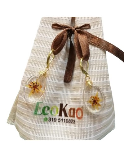 Aretes flor de cacao inmortalizada en resina