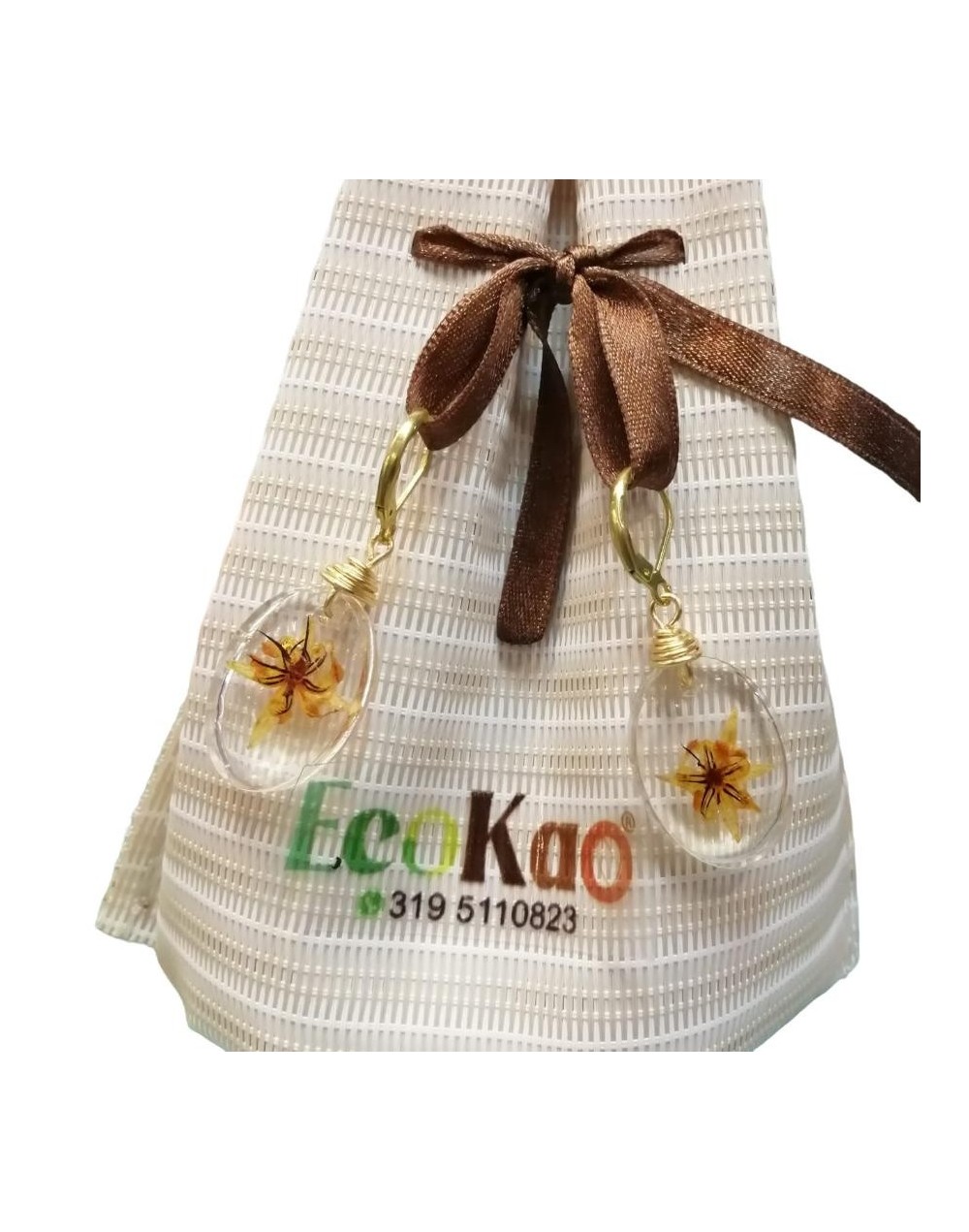 Aretes flor de cacao inmortalizada en resina