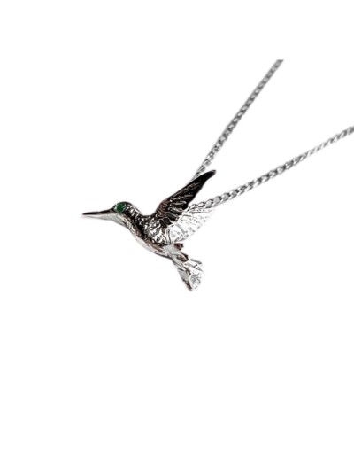 Dije de colibrí con esmeralda
