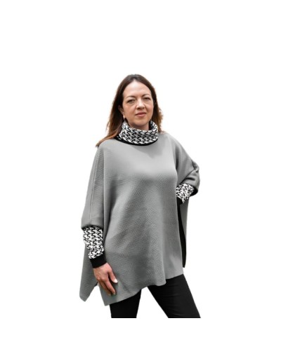 Ruana tejida en jacquard