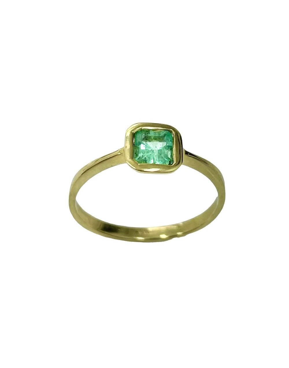 Anillo en Oro Amarillo de 18k y Esmeralda Colombiana Natural Talla Cuadrada