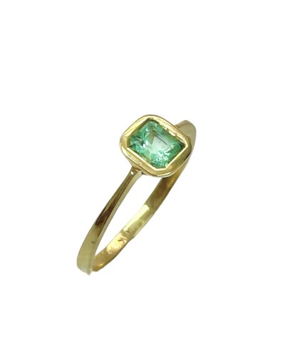 Anillo en Oro Amarillo de 18k y Esmeralda Colombiana Natural Talla Cuadrada