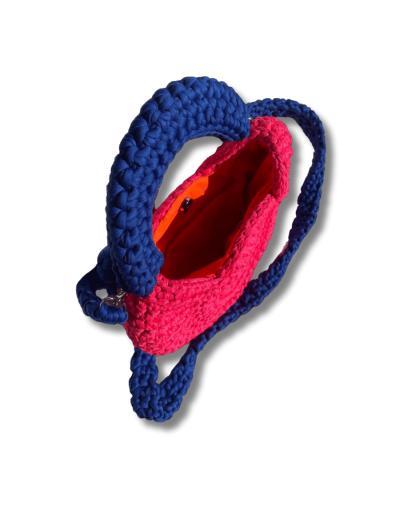 Bolso en trapillos redondo azul y fucsia mimada